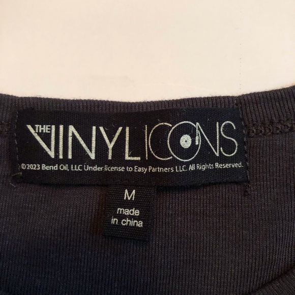 Vinyl Icons  NWOT JR (S & M) black cropped tee - DIE YOUNG STAY PRETTY - Picture 3 of 9